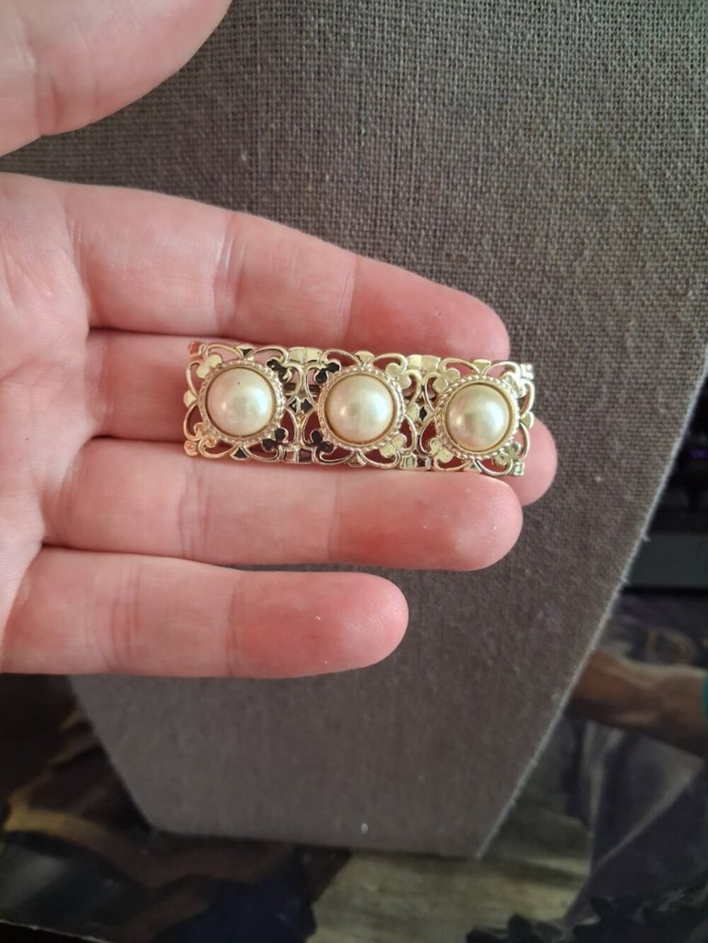 Retro style brooch